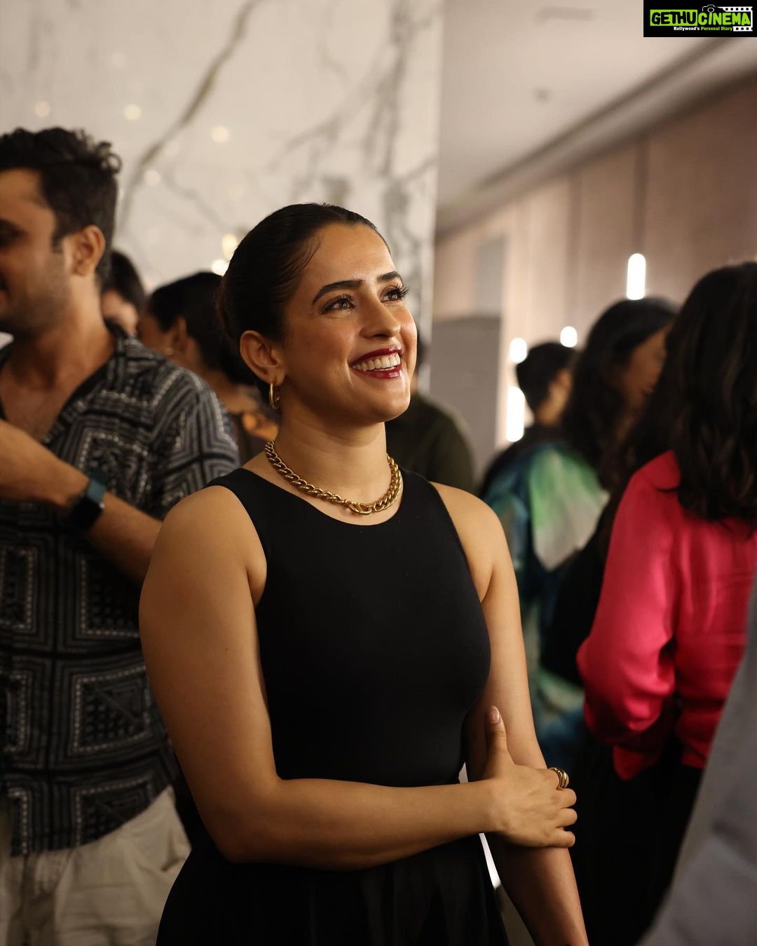 Sanya Malhotra Instagram - Last night was filled with laughter and smiles post the cast and crew screening of our film Kathal. Now our very special film will be yours in just a day π₯°π Directed by @yashowardhanm Produced by @shobha9168 @ektarkapoor @guneetmonga @achinjain20 Written by @ashokmishraa40 @yashowardhanm @anantvjoshi @vijayraazofficial @rajpalofficial @imsarafneha @govindpandey07 @guchahurpal @buntyshash raghubir_y Creative Producer: @ruchikaakapoor DOP: @harshviro Editor: @prernasaigal Music: @ramsampathofficial Costume Design: @eshtylist Casting: @ghantaghartalkies @castingbay Associate Producer: @mann012 Sound Design: @anthoruban Re Recording Mixer: @boloydoloi Rahul Production Design: @pronitapal @naiditasingh Makeup Design: @yazminrodgerz Action Director: @khatib2279 Colourist: @sidmeer @bridgepostworks @unfathomable_11 amit.asaxena @wake_up_hittu @ketannmehta @raunaqbajaj @mishraapoorv @ritviqj @mihika_munjal @sambhav6084 @miss_ap_says @i.am.arjunsetia @kritarthsethi @priyanka_kaur_gill @gaurav.utreja @priyagini @sakshi.saxena2 @kushal_17 @tarang_gaike @yogeshmeghwal_ @Gagandeep1178 @Nirali.n @Iqbalansari3185 @cine_wrap @shrutikarokade @shreyabisen @natasha_mathias_ @sanayadotiwala @anjarlekargeetesh @rimac_the_mua @umasejwal @sejwal_tarun @harishisolanki52 @constrooe_art @sandeepkumarp6313 @kanupriya9 @kaukokaipuu.jouska @syed_syhaan_qyrashi @maniarjjun @nil_patil_1906 @niveeee @mourya_ashok007 @samrat.saha11 @noise.reaction_lakra @keshavwaghe @gulkand @prasaadkadam @kadakpaav @truebluedesignco @sikhya @balajimotionpictures @netflix_in #Kathal #KathalOnNetflix #SanyaMalhotra #SikhyaEntertainment #BalajiMotionPictures #Netflix #NetflixOriginal πΈ @sohail_joshi