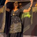 Sapna Choudhary Instagram - चलो अब बनके "पैनी धार" बनाओ खूब सारी reel 😜 @desigeet99 @official.dev25 @mohitsharmaharyanvi @directorfaristagaurav #desiqueen #sapnachoudhary #sapna #sapnachaudhary #sapnaharyanvi #sapnachaudharyharyanvi #haryanvisong #stageperformance #reelitfeelit #reelkarofeelkaro #positivity #positivevibes #thankgodforeverything