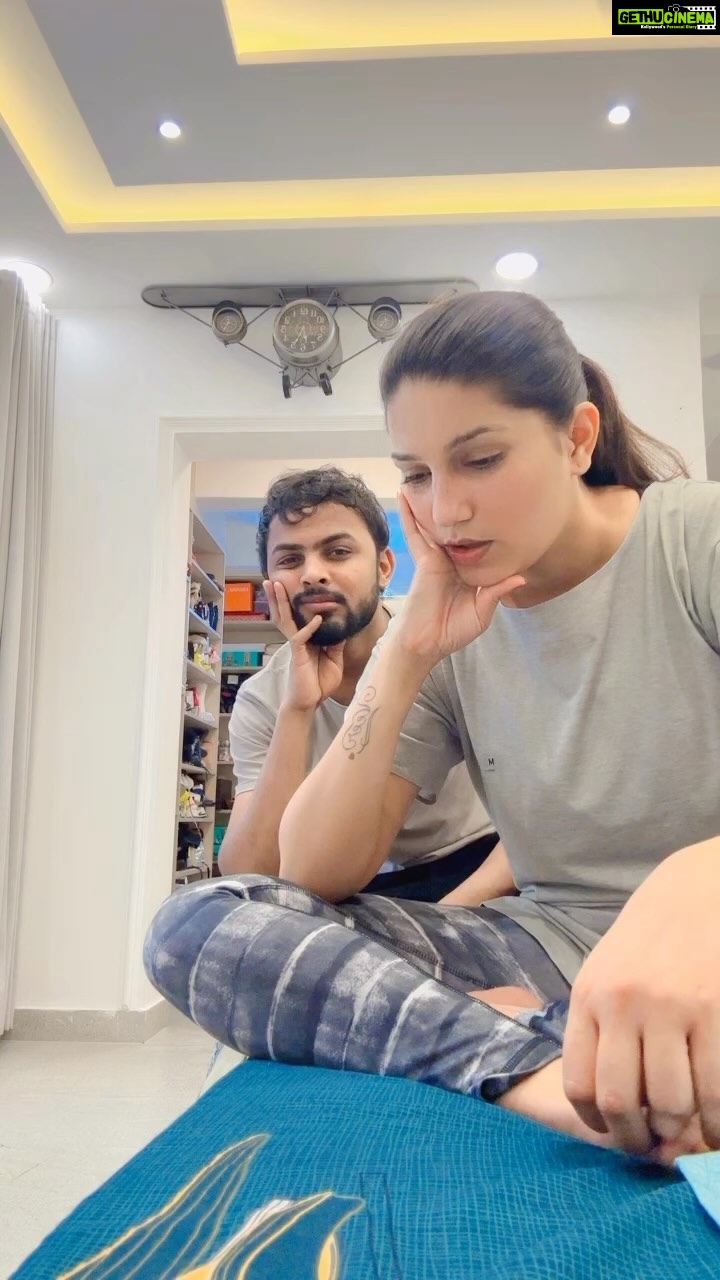 Sapna Choudhary Instagram - शादी से जुड़े महत्वपूर्ण ज्ञान 😜 #sapnachoudhary #sapna #sapnachaudhary #sapnaharyanvi #sapnachaudharyharyanvi #desiqueen #haryanviqueen #comedy #reelsinstagram #reels #instagood #positivity #positivevibes #thankgodforeverything