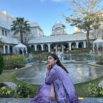 Sara Ali Khan Instagram - ☀️ 🌙 🏊‍♀️🙏🏻☮️💟 Udaipur - The City of Lakes