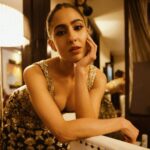 Sara Ali Khan Instagram - Always sold on gold ✨✨✨ 📸: @sashajairam 👗: @manishmalhotra05 @manishmalhotraworld 💄: @adrianjacobsofficial 💇‍♀️: @kantamotwani Nita Mukesh Ambani Cultural Centre