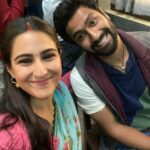 Sara Ali Khan Instagram - Somya aur Kappu ka weekend mood 💁🏻‍♀️♥️🍿🎟️🎬📽️🙏🏻 Thank you all, for all the love 💕 #ZaraHatkeZaraBachke out now!