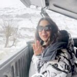 Sara Ali Khan Instagram - Namaste Darshako 🙏🏻🙏🏻🙏🏻 If only my name was Sara Ali Khaana 🥘🥘🍛 It would be a binging ka bahana 💁🏻‍♀️ Without caring about the zamana 🙅🏻‍♀️ Pahadi khane ka nonstop Tarana ⛰️ Sarso ka saag mein khaati jaava 😋 Oh my Makki kinna tainu chaaha 🫓💕