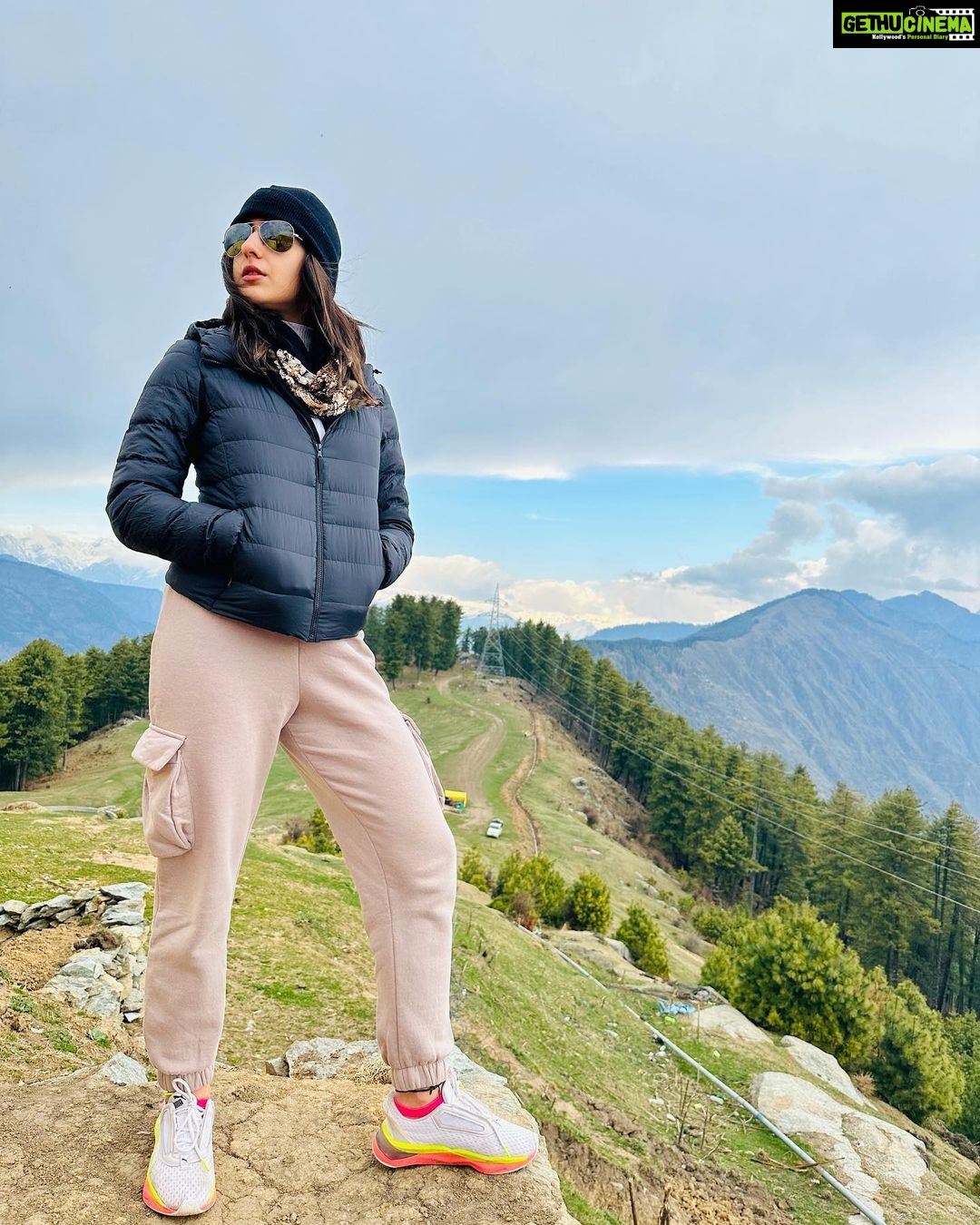 Sara Ali Khan Instagram - Me aur Mera Mann in Manali 🏔️💜☮️💟 Bijli Mahadev Temple