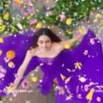 Sara Ali Khan Instagram - Fiama’s latest new launch has got me all excited 💐🌸🌻🙌 The New Fiama Happy Natural Perfume Mists come in 3 amazing variants. The best part? These mists are made with 85% natural origin content. That’s right! Great fragrances that are natural and safe for sensitive skin. @fiamaindia #Fiama #PerfumeMist #partnership