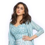 Sara Ali Khan Instagram - Aagaya hai dekho humara naya ad 🆕 Bahut angry hain mom aur dad 😤 Unhe kya pata ki shopping main karti hu on @shopsy_app 💃🏻 Chote bhai ko chugli karne ke liye padega slap 👋🏻 Main toh shopping karke le rahi hu nap 💤 Aap bhi download karlijiye ye app 📱 #collab