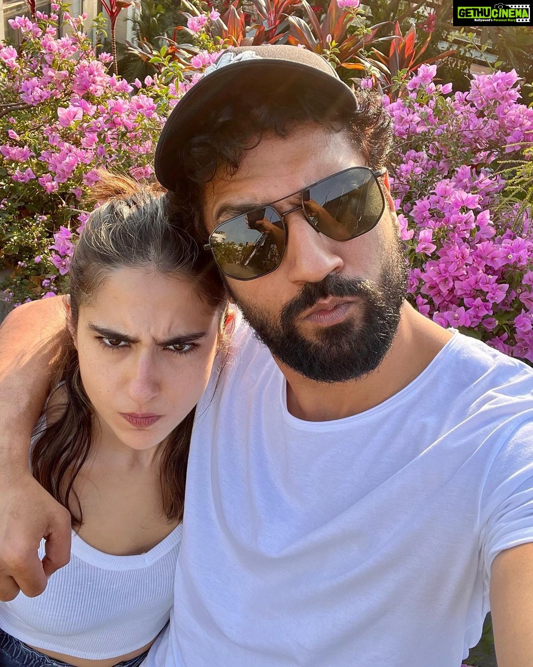 Sara Ali Khan Instagram - Kal milte hai ✌🏼⏰