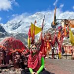 Sara Ali Khan Instagram - The first time I came to these places- I had never faced a camera 🎥 Today I can’t imagine my life without it. Thank you Kedarnath for making me who I am and giving me all that I have. 🌙☀️⛰️🎥🙏🏻❤️🌌 Very few people are lucky enough to come to you, and I am full of gratitude and appreciation that I can come back to just thank you. Jai Bholenath 🙏🏻 Uttarakhand - The Heaven On Earth