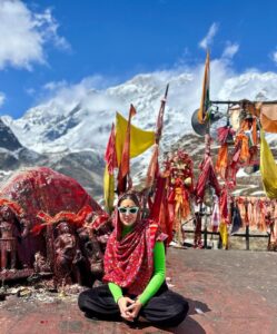 Sara Ali Khan Instagram - The first time I came to these places- I had never faced a camera 🎥 
Today I can’t imagine my life without it.
Thank you Kedarnath for making me who I am and giving me all that I have. 
🌙☀️⛰️🎥🙏🏻❤️🌌
Very few people are lucky enough to come to you, and I am full of gratitude and appreciation that I can come back to just thank you. 
Jai Bholenath 🙏🏻
