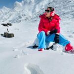 Sara Ali Khan Instagram - The first time I came to these places- I had never faced a camera 🎥 Today I can’t imagine my life without it. Thank you Kedarnath for making me who I am and giving me all that I have. 🌙☀️⛰️🎥🙏🏻❤️🌌 Very few people are lucky enough to come to you, and I am full of gratitude and appreciation that I can come back to just thank you. Jai Bholenath 🙏🏻 Uttarakhand - The Heaven On Earth