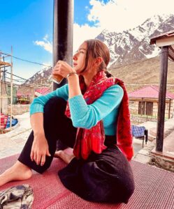 Sara Ali Khan Instagram - The first time I came to these places- I had never faced a camera 🎥 
Today I can’t imagine my life without it.
Thank you Kedarnath for making me who I am and giving me all that I have. 
🌙☀️⛰️🎥🙏🏻❤️🌌
Very few people are lucky enough to come to you, and I am full of gratitude and appreciation that I can come back to just thank you. 
Jai Bholenath 🙏🏻