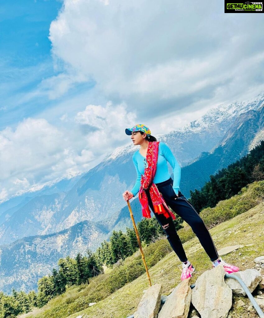 Sara Ali Khan Instagram - The first time I came to these places- I had never faced a camera 🎥 Today I can’t imagine my life without it. Thank you Kedarnath for making me who I am and giving me all that I have. 🌙☀️⛰️🎥🙏🏻❤️🌌 Very few people are lucky enough to come to you, and I am full of gratitude and appreciation that I can come back to just thank you. Jai Bholenath 🙏🏻 Uttarakhand - The Heaven On Earth