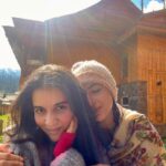 Sara Ali Khan Instagram - Hello Full Moon Phase 🌕💫✨🙏🏻 Snow-clad mountains 🏔️ with sunny rays 🌄 Sitting by the fire 💁🏻‍♀️enjoying the flame 🔥 the haze 🌌 Nights are warm, sun-kissed swim in the days 🏊‍♀️ Phones been off this week so time to hear what sara says 🗣️🙊 #purnima #fullmoon