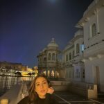 Sara Ali Khan Instagram - ☀️ 🌙 🏊‍♀️🙏🏻☮️💟 Udaipur - The City of Lakes