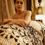 Sara Ali Khan Instagram - Always sold on gold ✨✨✨ 📸: @sashajairam 👗: @manishmalhotra05 @manishmalhotraworld 💄: @adrianjacobsofficial 💇‍♀️: @kantamotwani Nita Mukesh Ambani Cultural Centre