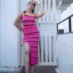 Sara Ali Khan Instagram - Pink is a mood 💕💕💕 Candy is a food 🍭 @lakshmilehr @vardannayak @ayeshadevitre @rishabhkphotography