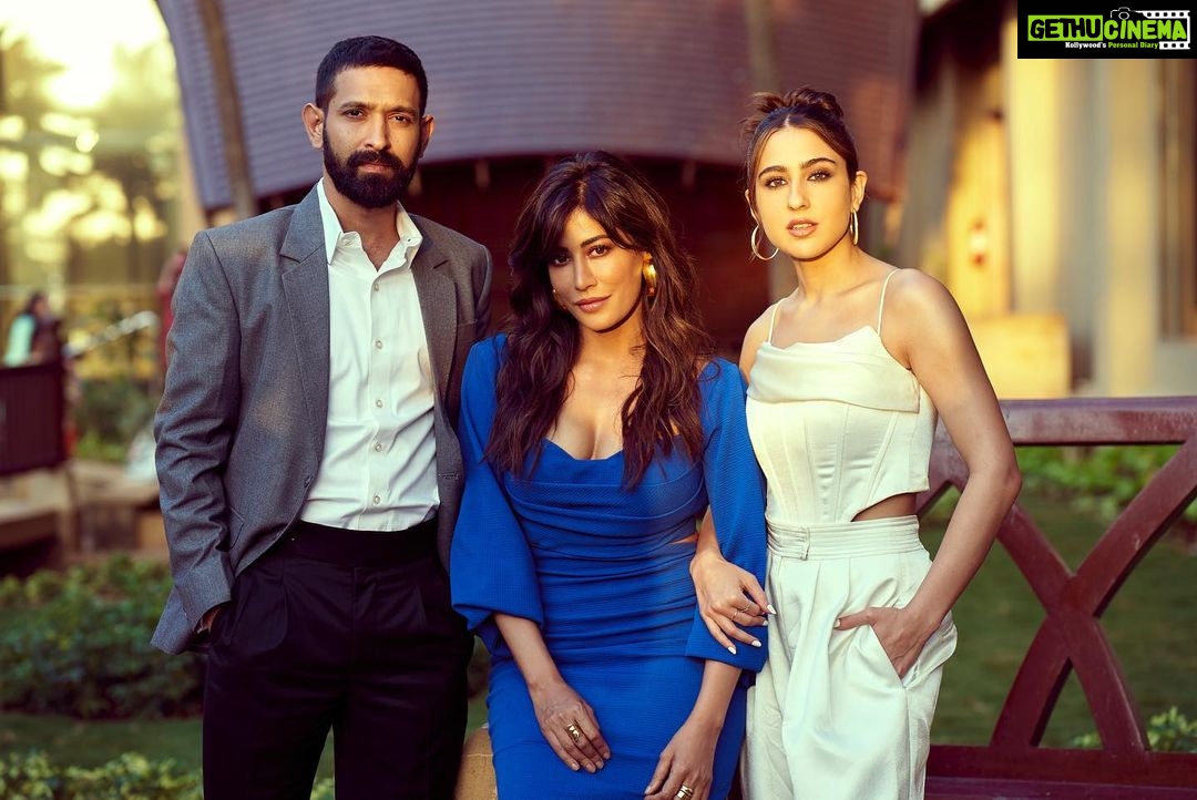 Sara Ali Khan Instagram - Gaslight in Magic light ☀️🪄