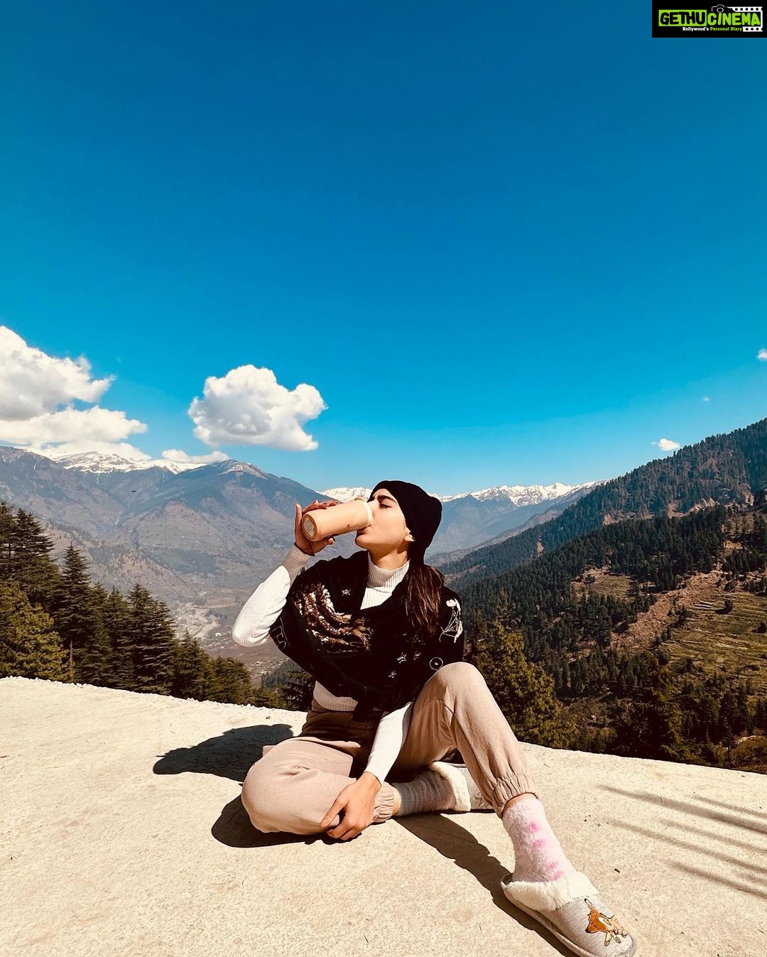 Sara Ali Khan Instagram - Me aur Mera Mann in Manali 🏔️💜☮️💟 Bijli Mahadev Temple