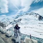 Sara Ali Khan Instagram – Parvato Mein Parathe 🫓🥔🥲
Jannat in Pahade 🏔️🏔️🏔️
Chalti Rahi Coffee ke Sahare ☕️☕️
Barf mein bhi Bahaare 💕❄️
Toh Azmaao yeh Nazaare 🤩🙏🏻 Spiti Valley
