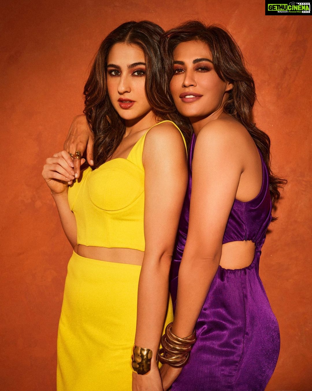Sara Ali Khan Instagram - Girl Power 💥💛💜 @chitrangda 📸: @tejasnerurkarr 💄: @vardannayak 💇♀️: @the.mad.hair.scientist 👗: @lakshmilehr @davidkomalondon