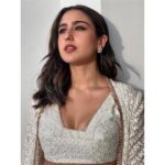 Sara Ali Khan Instagram - Black and White 🤍🖤 Dono right ☑️ . .. … 📸 @anish_grid Thanks @qatarairways @rafflesdoha @visitqatar @decc @salamalshawa and H.E. Mr. Akbar Al Baker