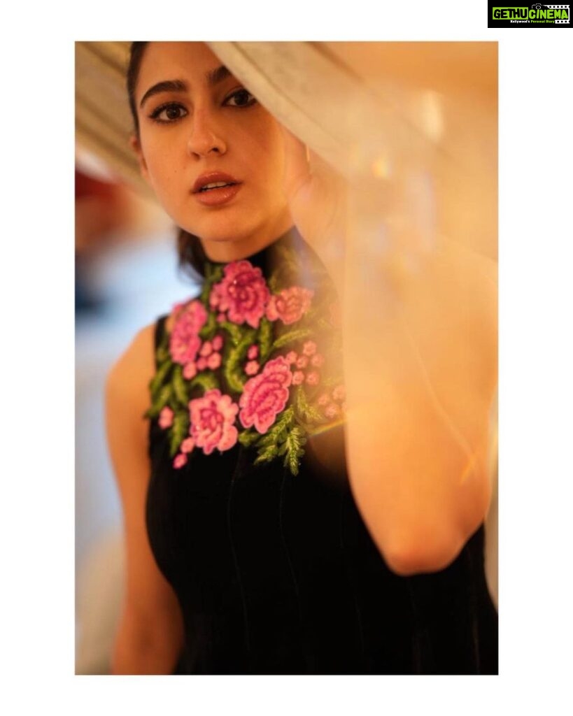 Sara Ali Khan Instagram - 💕💚💖💐