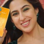 Sara Ali Khan Instagram - Did I say vivo Y100? 🗣️ Did you hear newest style sensation with innovative Color Changing Glass Finish 🧏🏻‍♀️ Can’t wait for you guys to experience it 💯 #ColorMyStyle #vivoY100 #ItsMyStyle #5G​ #partnership