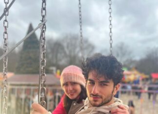 Sara Ali Khan Instagram - As Merry as a Cherry 🍒💕 In Wonderland finding our fairy 🧚🏼‍♀️ JK she’s gone to Waitrose 😜👩‍👧‍👦 Winter Wonderland