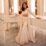 Sara Ali Khan Instagram – Black and White 🤍🖤
Dono right ☑️
.
..
…
📸 @anish_grid
Thanks @qatarairways @rafflesdoha @visitqatar @decc @salamalshawa and H.E. Mr. Akbar Al Baker