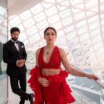 Sara Ali Khan Instagram - Somya Aur Kapil ki date night ❤️🌹 When is yours? In theatres on the 2nd of June! #ZaraHatkeZaraBachke