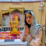 Sara Ali Khan Instagram – Jai Bholenath 🕉️🙏🏻🔱❤️
#mahashivratri #harharmahadev