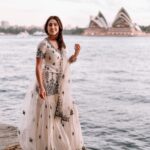 Sara Ali Khan Instagram - The horizon changes but the sun doesn’t ☀️💗 #constant #forever #peace