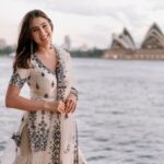 Sara Ali Khan Instagram - The horizon changes but the sun doesn’t ☀️💗 #constant #forever #peace