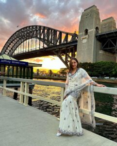 Sara Ali Khan Instagram - The horizon changes but the sun doesn’t ☀️💗
#constant #forever #peace