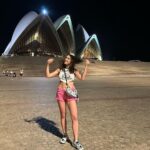 Sara Ali Khan Instagram - Sara in Sydney 🇦🇺 …& a minute in Melbourne 🦘🌊🌛☀️💕 Australia