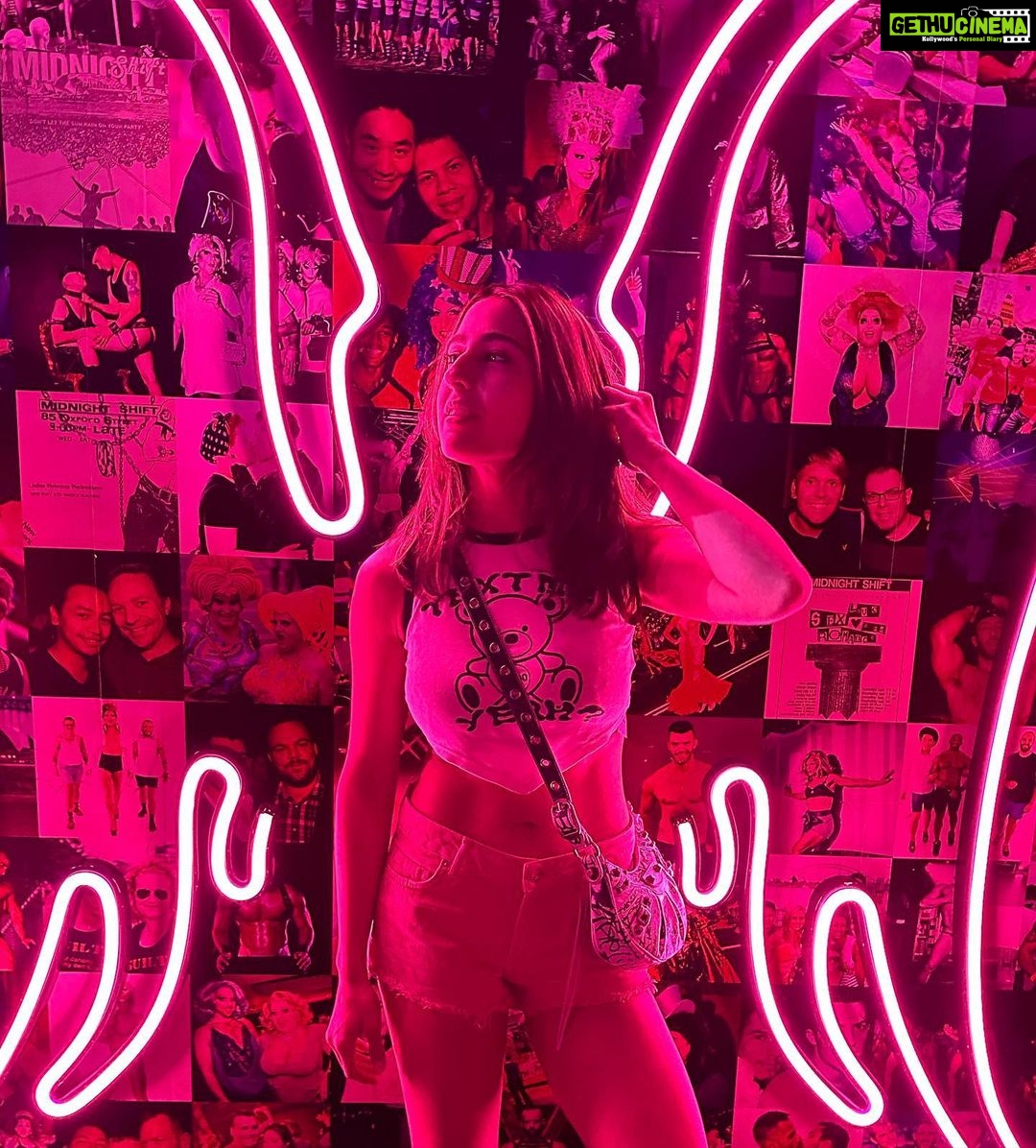 Sara Ali Khan Instagram - Sara in Sydney 🇦🇺 …& a minute in Melbourne 🦘🌊🌛☀️💕 Australia