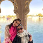 Sara Ali Khan Instagram - Happiest Birthday to my whole world 🌎 🌌💕👩‍👦 Thank you for always being my rock (sometimes by cushion 💗), my moral compass, my mirror (pun intended 😛) and my aspiration. #strength #inspiration #purpose #number1 My Safe Place