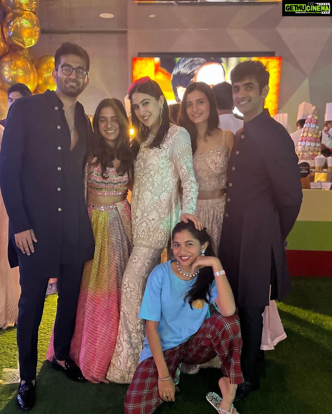 Sara Ali Khan Instagram - All white 🤍🤍🤍 All night 💫🌙
