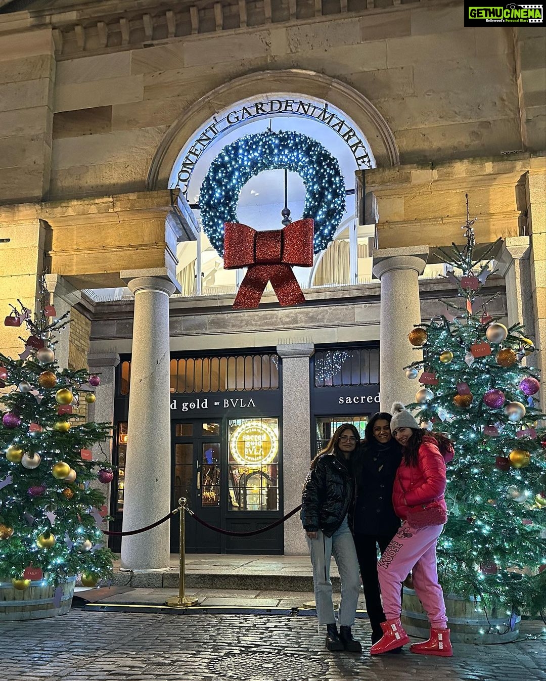 Sara Ali Khan Instagram - As Merry as a Cherry 🍒💕 In Wonderland finding our fairy 🧚🏼♀️ JK she’s gone to Waitrose 😜👩👧👦 Winter Wonderland