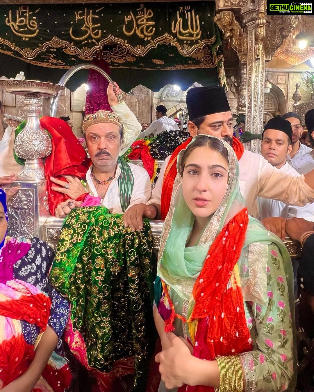 Sara Ali Khan Instagram - Gratitude 🤲🤲🤲 Ajmer Sharif Khwaja Gharib Nawaz