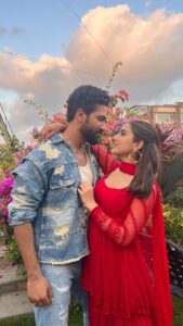 Sara Ali Khan Instagram - Yeh thi Kapil aur Somya ki pyaar Bhari reel 😍
Now your turn- mushy make us feel 🥰
Sabse hatke reel my story shall steal 💁🏻‍♀️
Kyunki jab pyaar kiya what’s there to conceal??? 

#PhirAurKyaChahiye out now 🙌
#ZaraHatkeZaraBachke out on 2nd June!!! ⏰⏰⏰