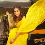 Sara Ali Khan Instagram – Rise & Shine ☀️☀️☀️
Watch the trailer of mine 🌻🌻🌻 Juhu, Mumbai
