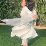 Sara Ali Khan Instagram - Mood after seeing the love #ZaraHatkeZaraBachke is getting 🤍🤍🤍🕊️🕊️🕊️ India