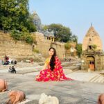 Sara Ali Khan Instagram - Somya ka sun☀️💓 Theatres mein aao and karo fun 🍿🎬 Behlao hamara heart aur mann ☮️💜 #ZaraHatkeZaraBachke out today!!!!