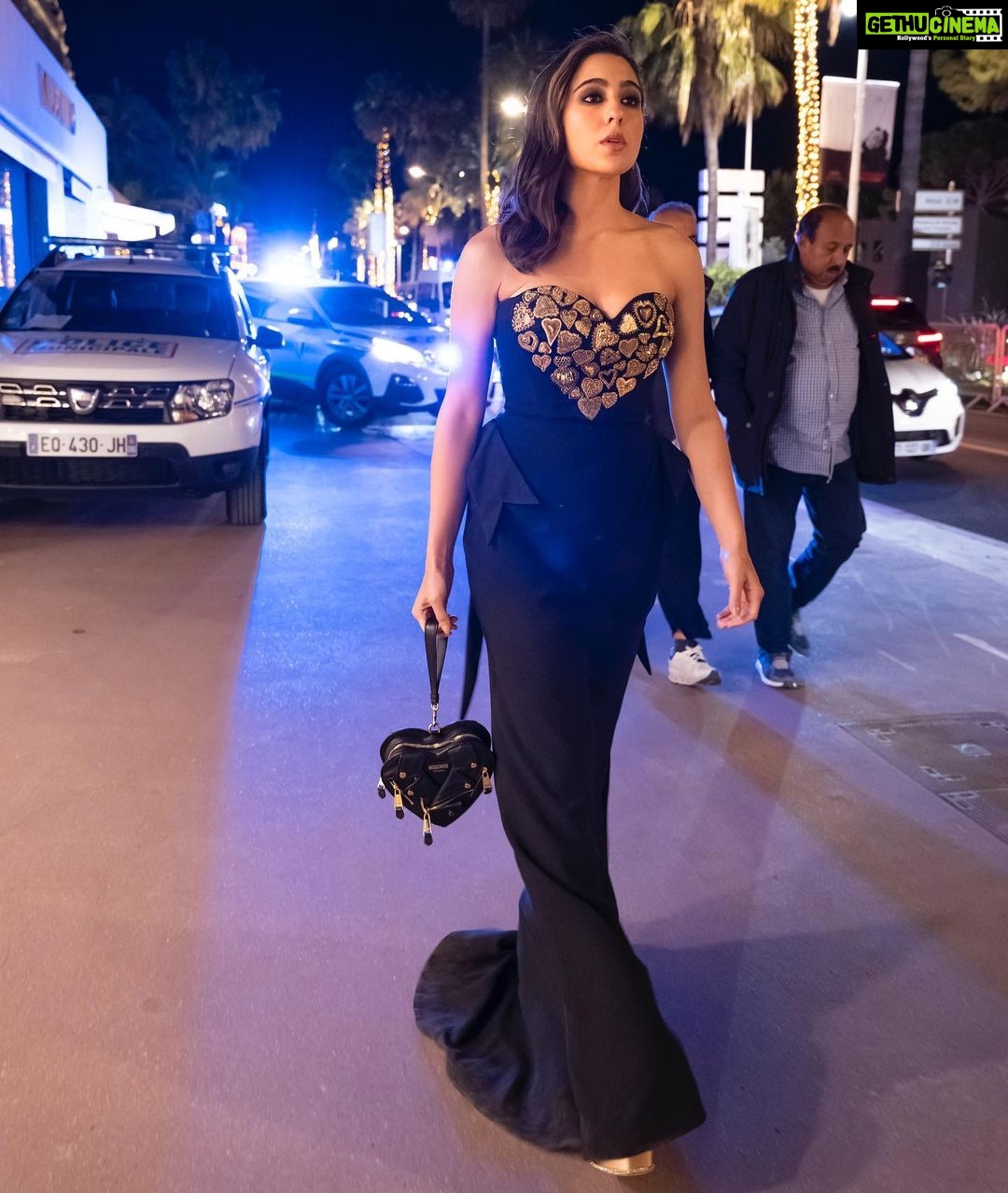 Sara Ali Khan Instagram - “France is to me the heroine in the romance of all the nations of all time.” — Lt. William Arthur Sirmon ♠️🖤🎬🗝️ 💄: @tanvichemburkar 💇♀️: @the.mad.hair.scientist 👠: @renecaovilla 👗: @moschino @chandnimodha_ @cjmpublicity 📸: @shakeelbinafzel France,Cannes