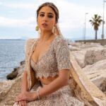 Sara Ali Khan Instagram - You Cannes do it 🙌🌊☀️ 👗: @abujanisandeepkhosla @dolly.jain 💄: @tanvichemburkar 💇‍♀️: @the.mad.hair.scientist 💎: @saudamini08 (thank you my love 💛💛) 📸: @shakeelbinafzal Cannes, French Riviera, France