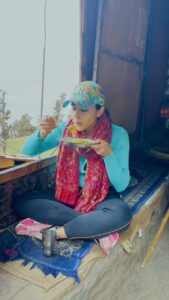 Sara Ali Khan Instagram - Some days I wish I could go back in life. Not to change anything, but to feel a few things twice…
But I guess today’s moments are tomorrow’s memories 👣☀️⛰️❤️🙏🏻🤗