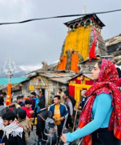 Sara Ali Khan Instagram - The first time I came to these places- I had never faced a camera 🎥 
Today I can’t imagine my life without it.
Thank you Kedarnath for making me who I am and giving me all that I have. 
🌙☀️⛰️🎥🙏🏻❤️🌌
Very few people are lucky enough to come to you, and I am full of gratitude and appreciation that I can come back to just thank you. 
Jai Bholenath 🙏🏻