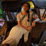 Sara Ali Khan Instagram - "Live as if you were to die tomorrow. Learn as if you were to live forever." - Mahatma Gandhi. 🇮🇳🙏🏻 Thank you Kannan sir for choosing me to portray this powerful character; a true personification of strength, dignity and passion. Some parts stay etched in our souls, and I know I will carry this one with me forever…🎬❤️ Jai Bholenath 🙏🏻