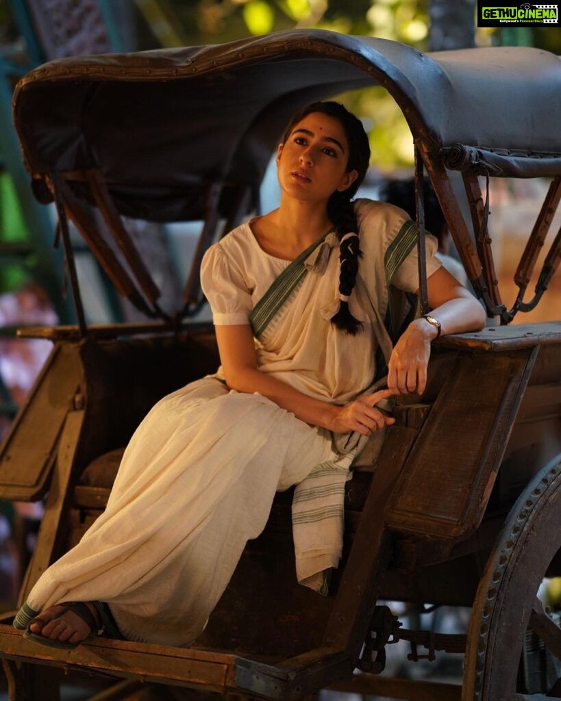 Sara Ali Khan Instagram - "Live as if you were to die tomorrow. Learn as if you were to live forever." - Mahatma Gandhi. 🇮🇳🙏🏻 Thank you Kannan sir for choosing me to portray this powerful character; a true personification of strength, dignity and passion. Some parts stay etched in our souls, and I know I will carry this one with me forever…🎬❤️ Jai Bholenath 🙏🏻